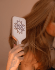Anġelika Premium Paddle Brush - Stellari By Stella Cini
