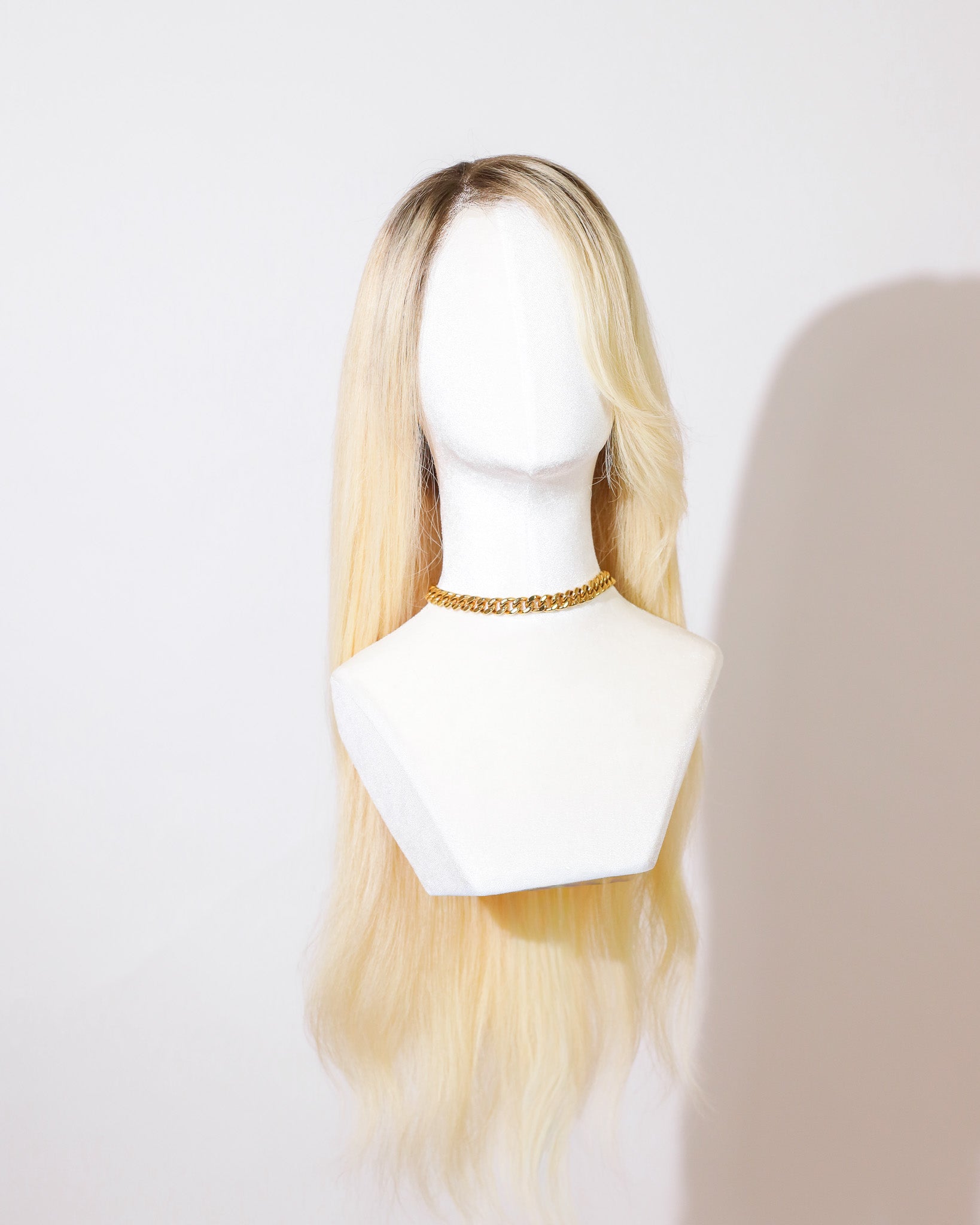 Sample Sale | Deep Rooted Blonde | Atelier Wig | 24"