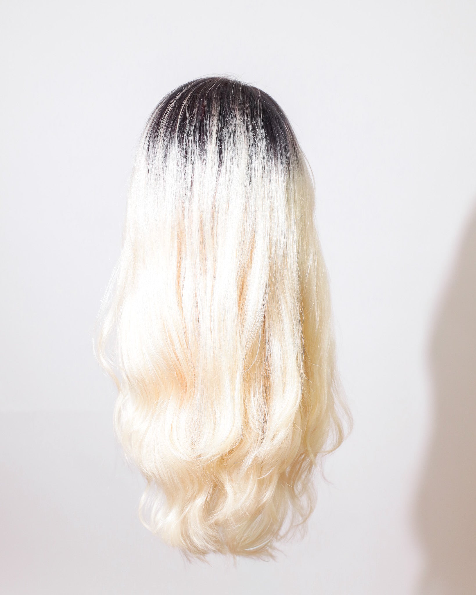 Sample Sale | Frosted Eclipse Blonde | Atelier Wig | 18"
