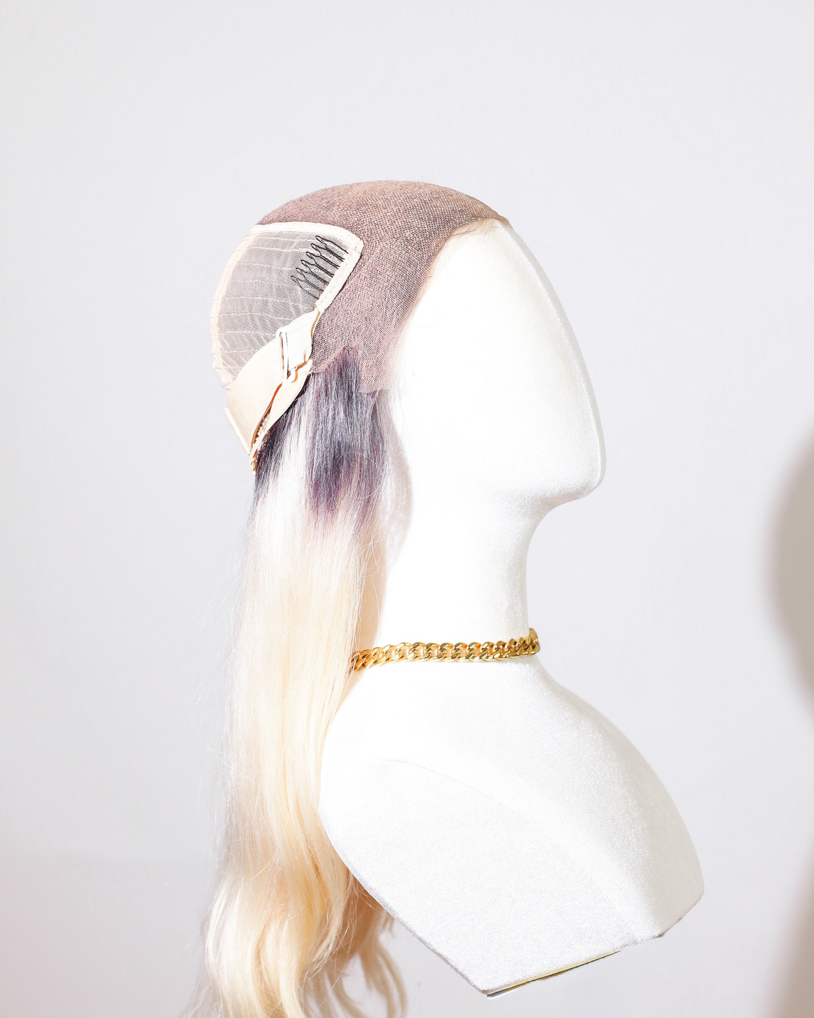 Sample Sale | Frosted Eclipse Blonde | Atelier Wig | 18"