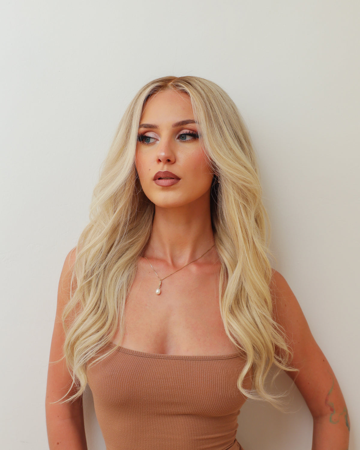 BLONDE MUSE HALO GLUELESS WIG