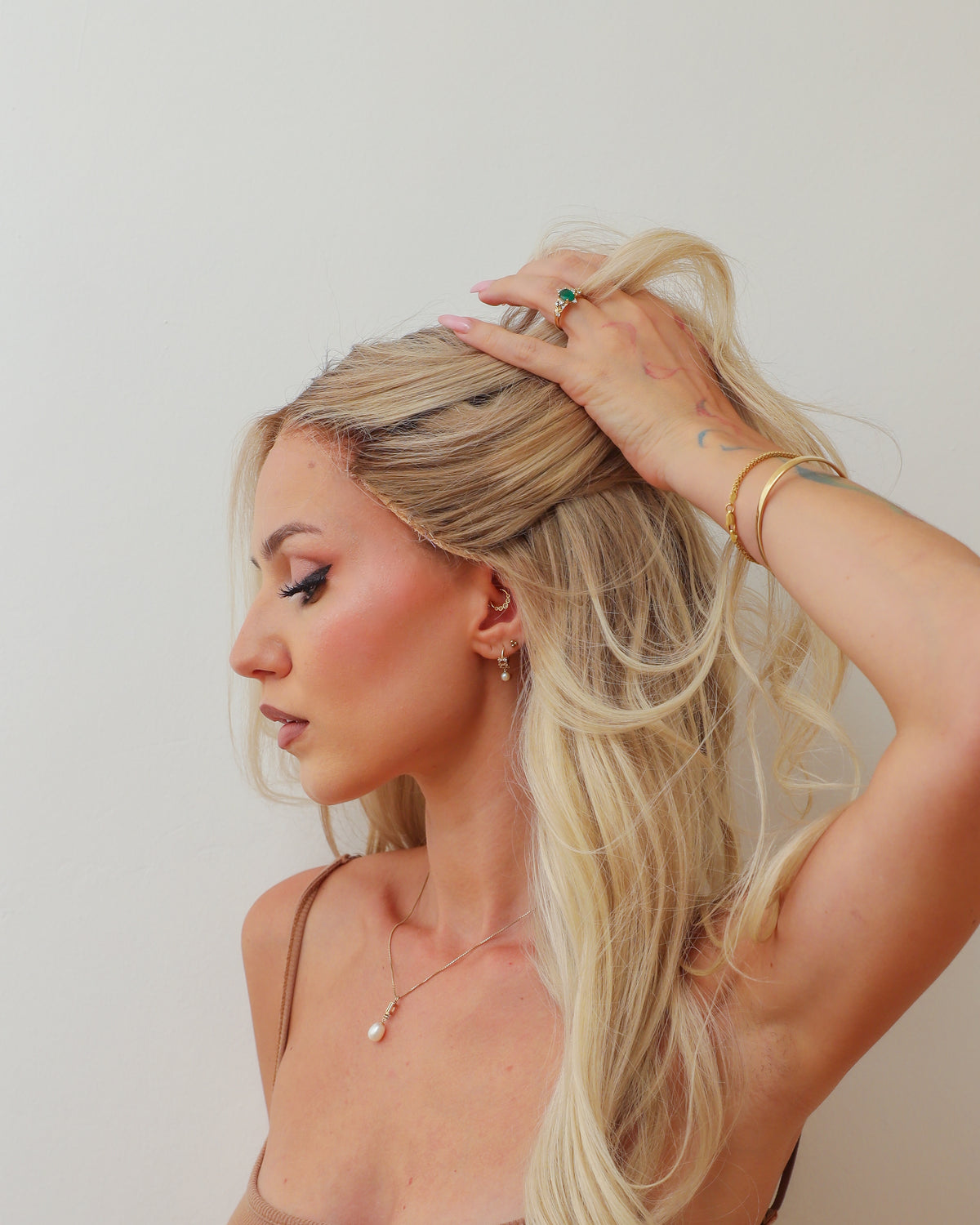 BLONDE MUSE HALO GLUELESS WIG